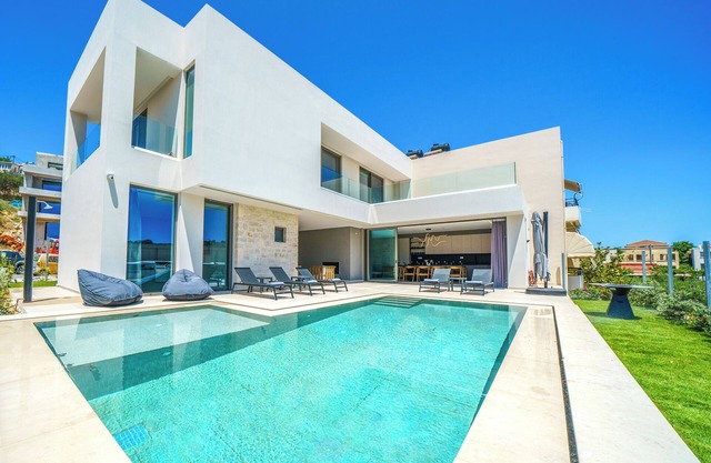 Luxury Villa with Private Pool/Walk to the Beach & Near Chania/Games Room