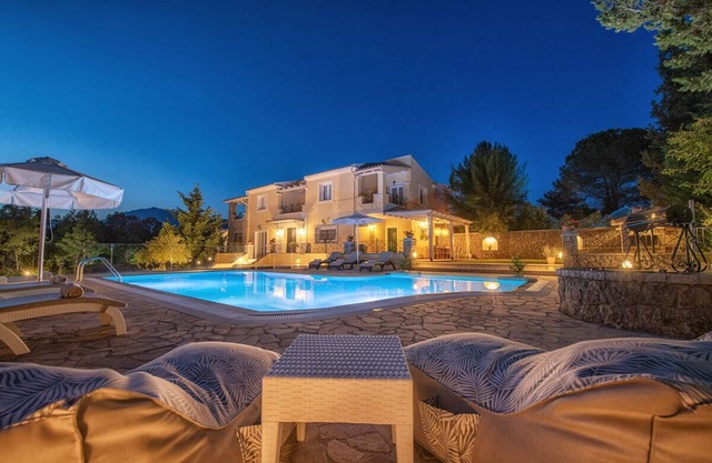 LUXURY VILLA WITH PRIVATE POOL NEAR TO THE BEACH