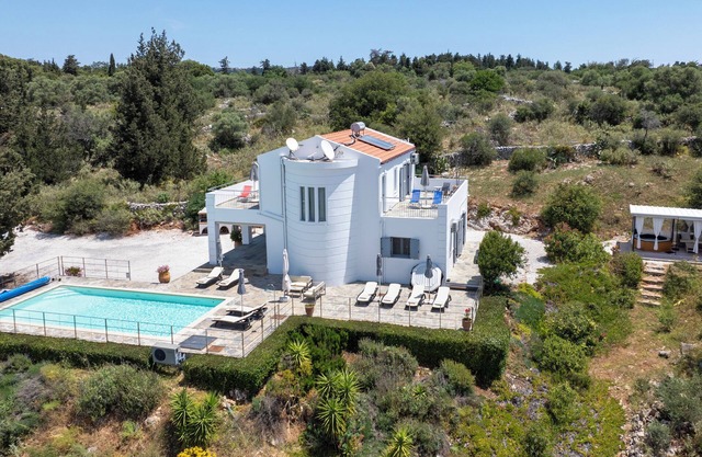 Luxury Villa with Private Pool and Jacuzzi - Totally Privacy