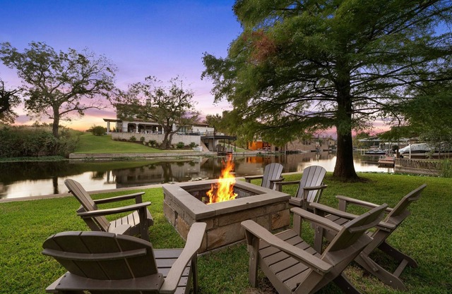 ⭐️⭐️LUXURY WATERFRONT-PONTOON CHARTER CREDIT-CHEF’S KITCHEN-FIRE PIT-SLEEPS 24⭐️⭐️