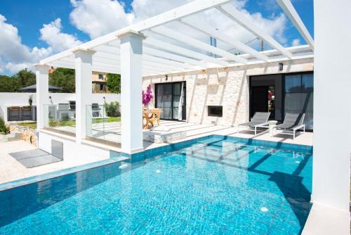 LUZ BLANCA Rooftop seaview villa