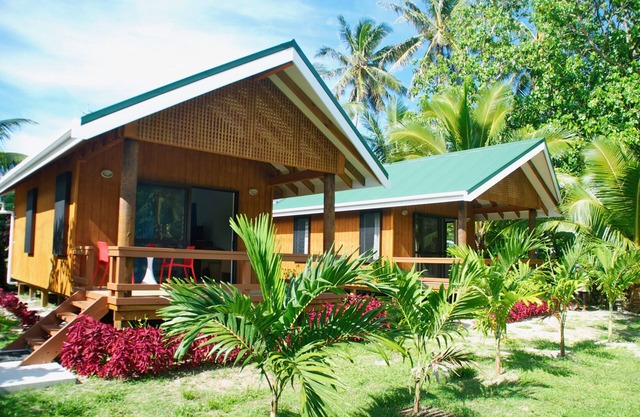 Lyas Bungalow1 - The best snorkeling across the road