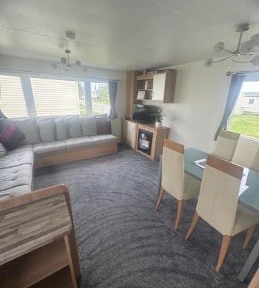 Lyon's Robin Hood Rhyl 8 Berth Caravan