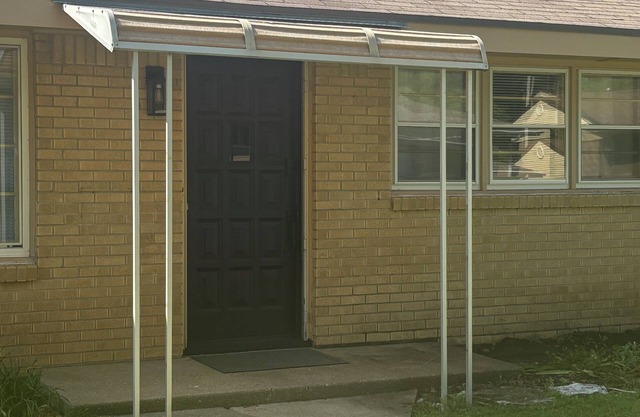 Mac House centrally located within a short walk to KSU Sports Complex & Campus