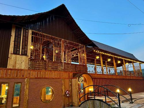Mae Klang Luang Villa แม่กลางหลวงวิลล่า