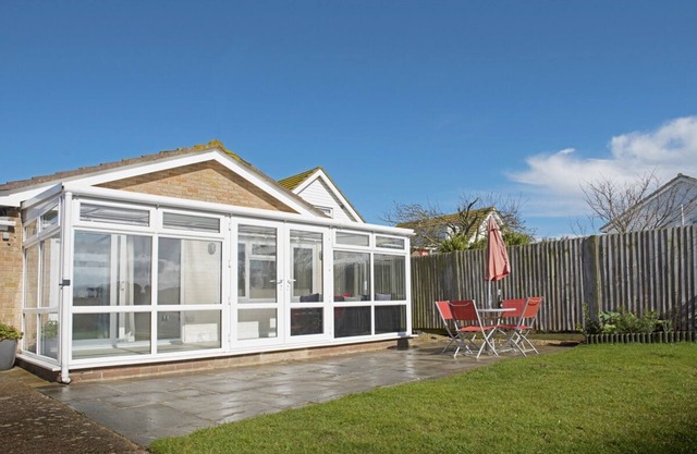 Mae's Lodge - Your Home Away From Home