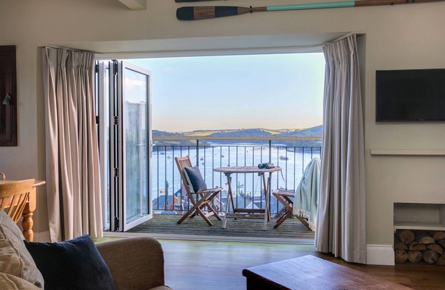 Magdala - 5 BR property Sleeps 10 w/stunning views