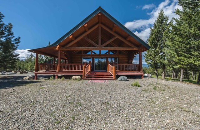 Maggie’s Cabin - Enjoy a Slice of Paradise in Rexford, Montana!