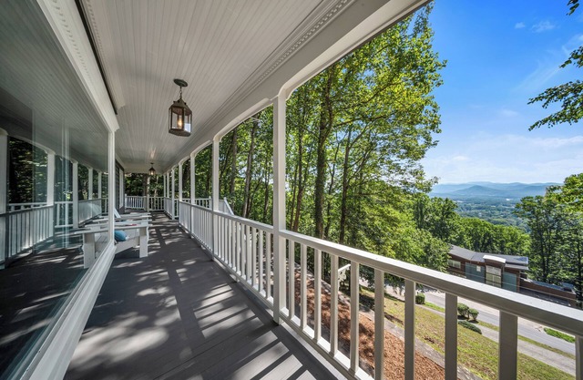 Magic on the Hill | Views, Fire Pit, Pet-Friendly + Biltmore Pass in Asheville