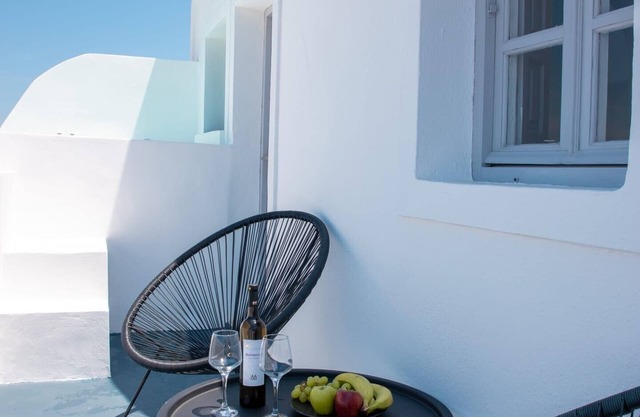 Magical Santorini Villa | 1 Bedroom | Honeymoon Suite | Beautiful Sea Views &.