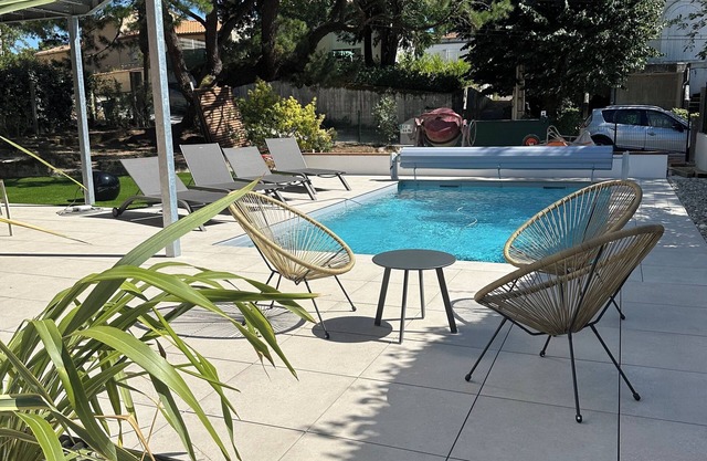 Magnificent VILLA 220 m² - 14 persons - heated swimming pool - parking lot