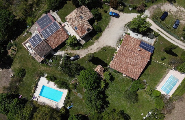Magnificent gites with swimming pool, sauna and massages, calm and well-being.