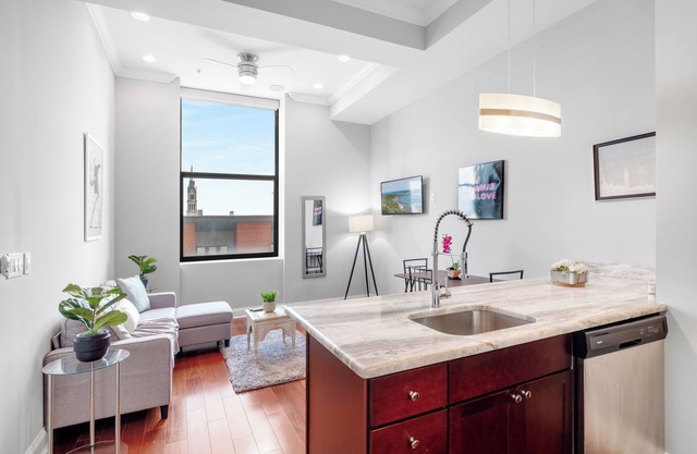 Magnificent 1BR w/Pool & Gym