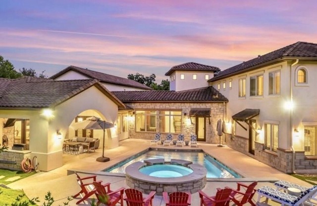 Magnificent Estate with HEATED pool, Across from Lake Austin
