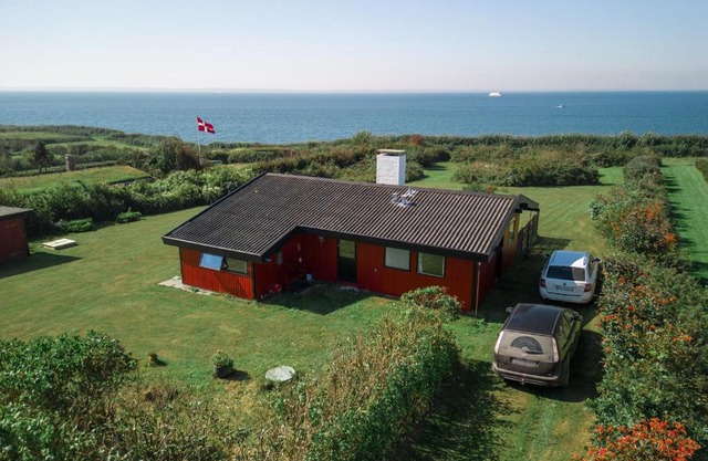 Magnificent house with splendid view to the sea