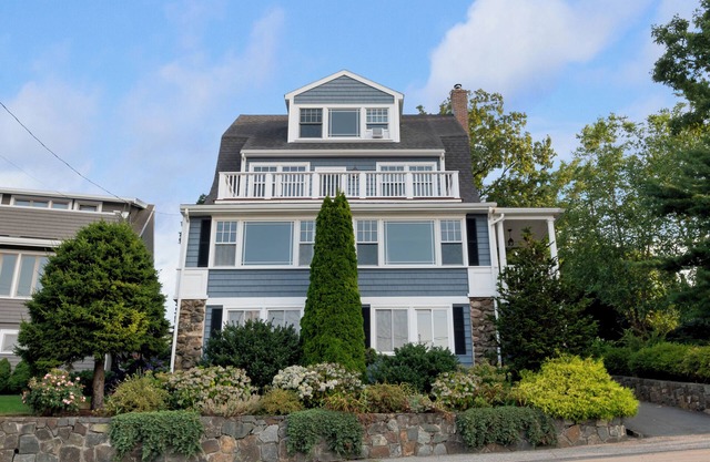 Magnificent Ocean View; Walk to beaches and town