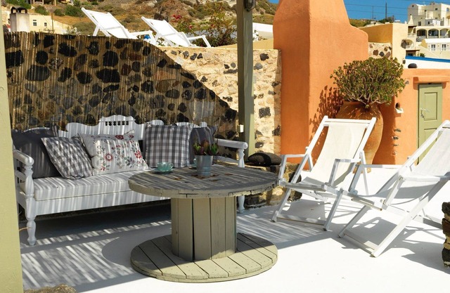Magnificent Santorini Villas | 6 Bedrooms | Zoldyk Houses | Spacious Terrace.