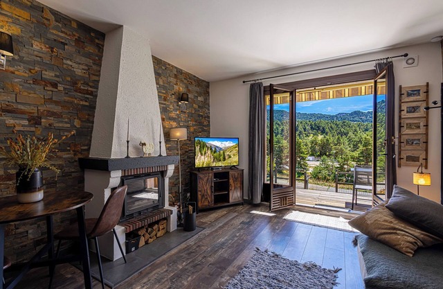 Magnificent studio with terrace and garden with breathtaking mountain views