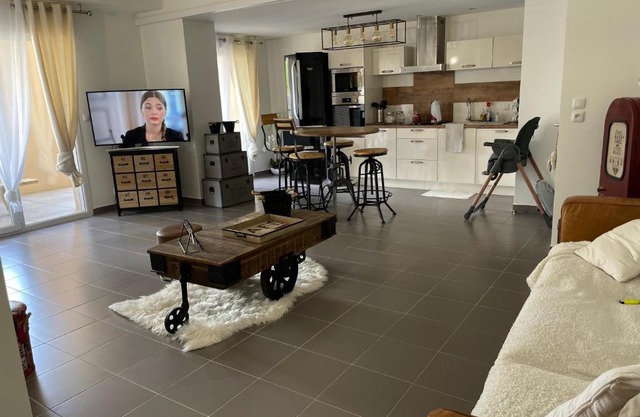 MAGNIFIQUE APPARTEMENT 15 MINUTES EN VOITURE DE LA MER