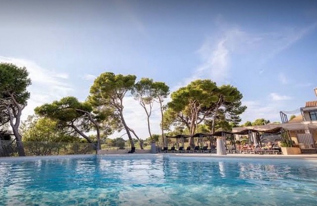 Magnifique Vue CLIM LINGE Golf Saumane 6P Piscine