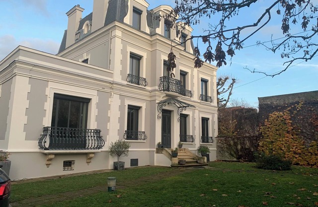 Magnifique Maison Ancienne , Piscine , Joli Jardin Spacieux . 5mn du RER À