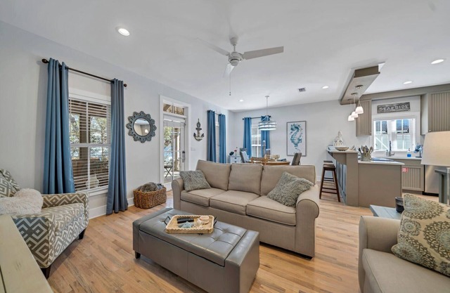 Magnolia Cottages Flirty Flamingo - Pet Friendly, Pool & Beach Access! 3 Beach Bikes!