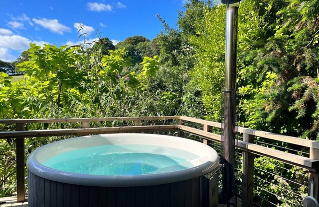 Magnolia Lodge @ Lower Coombe Royal with Hot Tub