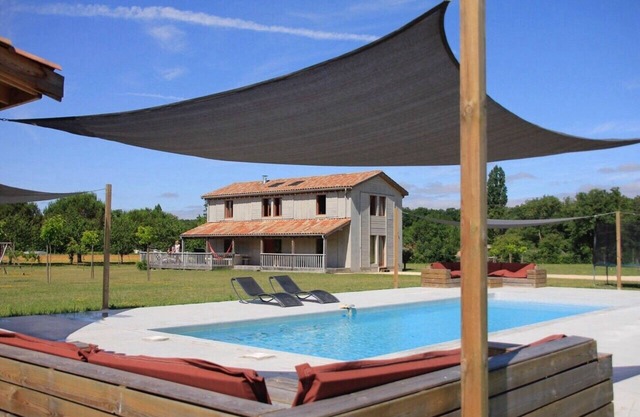 Maisons Les Ormes - lovely holiday home, spacious grounds, swimming pool