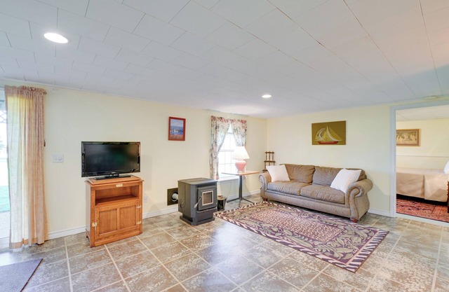 Maine Retreat w/Ocean Views, Walk to Downtown!