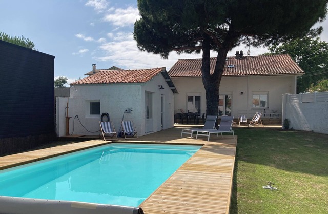 Maison 7 Chambres Avec Piscine , à 900m de la Plage !
