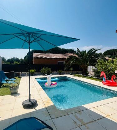 Maison climatisée - piscine & parking inclus