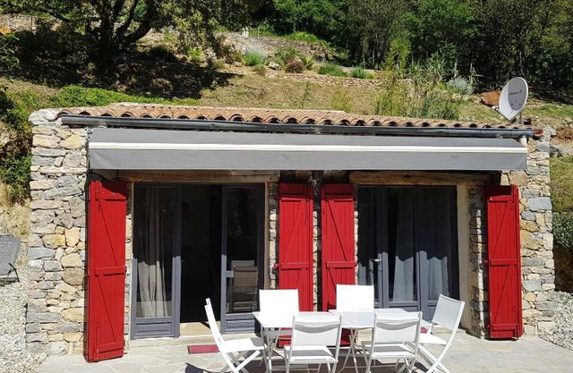Maison confortable avec piscine à Saint-Julien-de-la-Nef