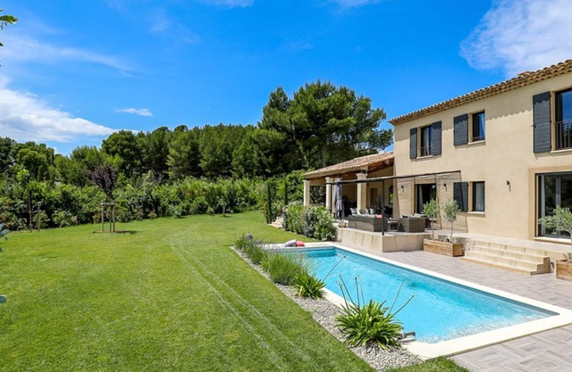 Maison Des Artisans - Three Bedroom Villa, Sleeps 6