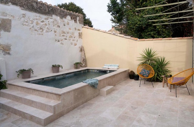 maison entière de village Fontvieille avec piscine