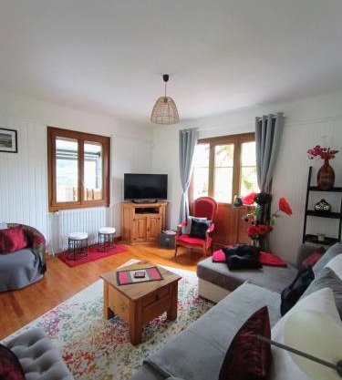 Maison entre lac et montagnes