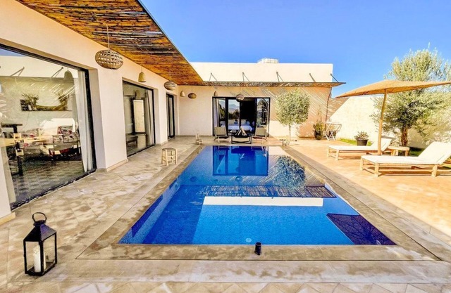 Maison Privée Avec un Piscine et Grand Jardin au Pied des Montagnes de L'atlas