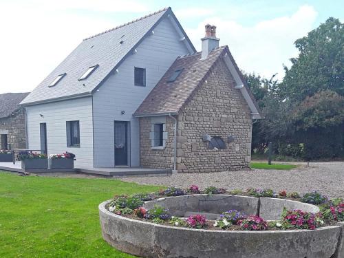Maison rénovée avec jardin, terrasse et recharge électrique gratuite près de la Suisse Normande - FR-1-497-178