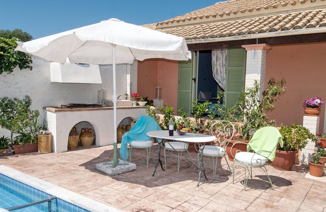 Maistro Cottage with Private Pool and Sea Views