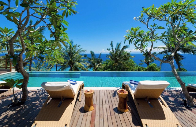 Malimbu Cliff Villa