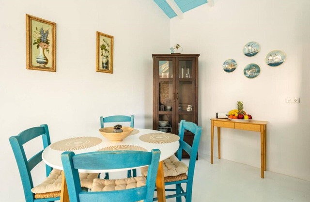 MANI HOLIDAY HOUSE. Pet Friendly!