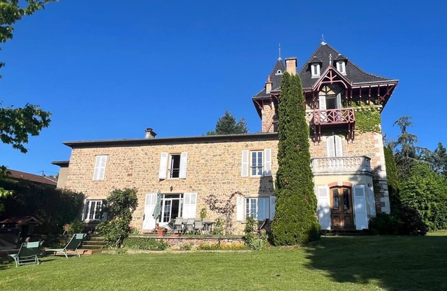 Manor house in a haven of peace in Haute Azergues.