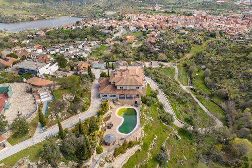 Mansión con Jacuzzi a 40 grados, gran piscina y Pádel