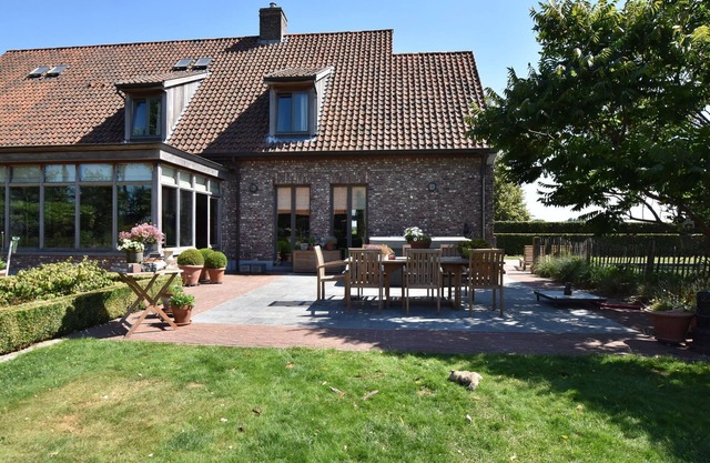 Mansion Den Ast with jacuzzi and garden