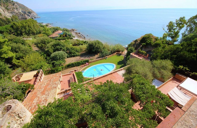 Mansion in Capo Vaticano by the Sea