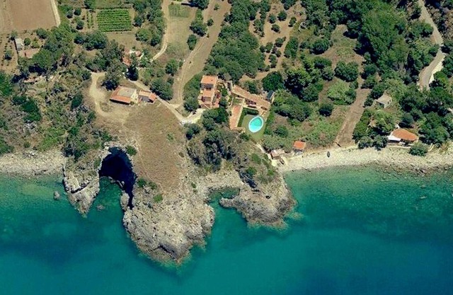Mansion in Capo Vaticano near the Beach