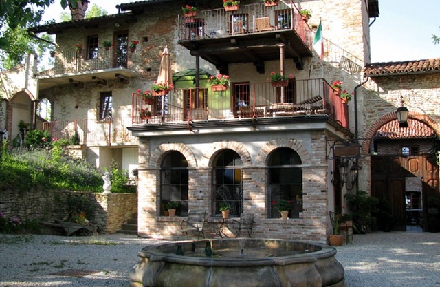 Mansion in Langhe with Pool and Winery Charm