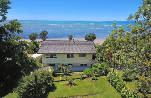 Maple's Den - Collingwood beach house