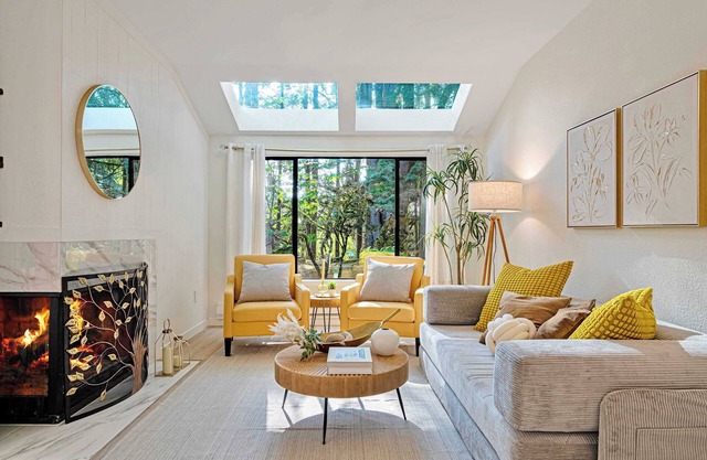 @ Marbella Lane- Cozy Luxy Townhome near Microsoft