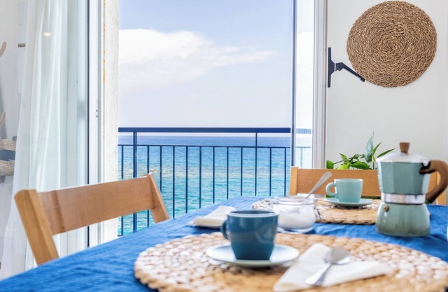 Mari Sea Home-Mediterranean Room