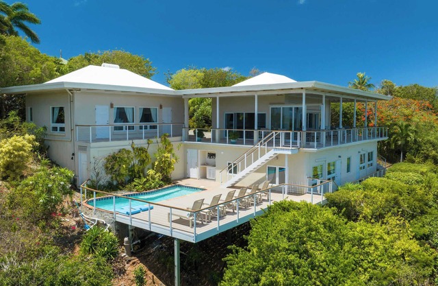 Maria Breeze- Stunning Ocean & Sunset Views, Private Pool, Spacious Rooms!